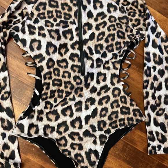 NEW Attraco Snorkle Onsie Size L - Picture 3 of 4